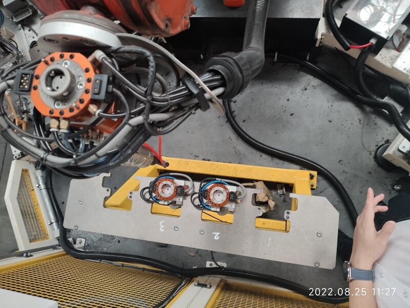 Robotic Tool Changer in Automotive Interior Ultrasonic Welding